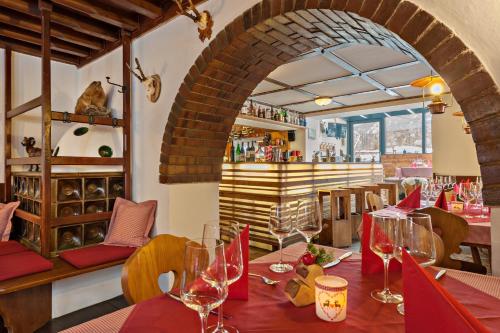 a dining room with a table with wine glasses at Refugio Laudegg in Ladis