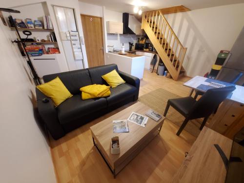 Χώρος καθιστικού στο Le Pied-à-Terre de Fenières - T2 à 10mins de Genève et du CERN !
