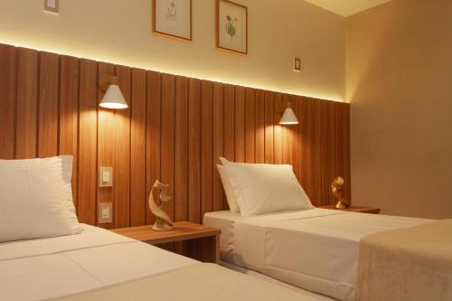Postel nebo postele na pokoji v ubytování Principe do Mutá Hotel Design