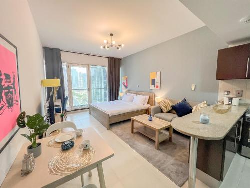 Cosmos Living Spacious Studio With Balcony