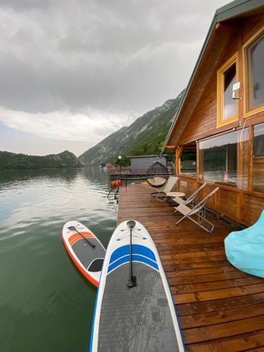Gallery image of Viridian Three Boathouse Micah, PERUCAC LAKE in Perućac