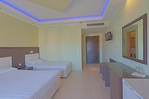 Gallery image of Grand Platon Hotel in Olympiaki Akti