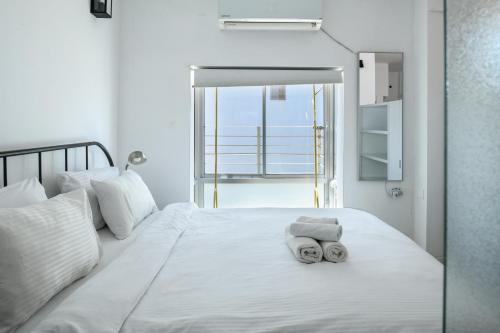 Grand Studio Sea-View Balcony by Sea N' Rent