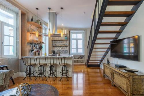 Elegant 2BR Duplex in City Center by LovelyStay