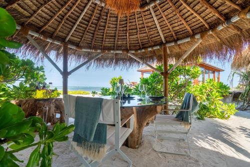 Сад в Sensations Eco-Chic Hotel