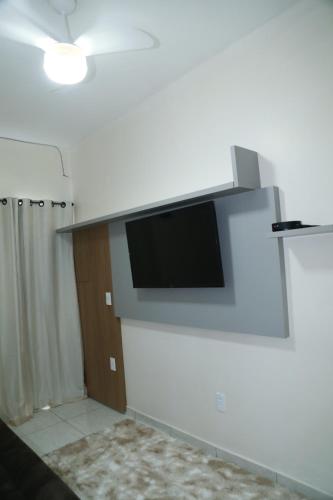 Μια τηλεόραση ή/και κέντρο ψυχαγωγίας στο Apartamento excelente Marabá