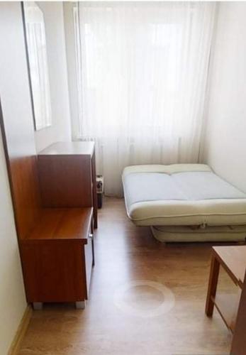 a small room with a bed and a table at Pokoje u Margherity in Ińsko