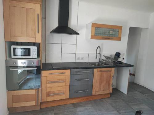 Η κουζίνα ή μικρή κουζίνα στο Appartement en rez de Jardin