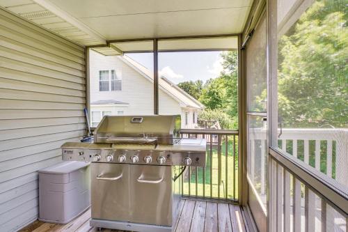 a screened in porch with a grill on a deck at Pigeon Forge Home with Screened Porch, 3 Mi to Town! in Pigeon Forge