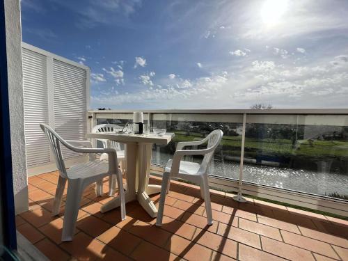 Appartement cosy en centre-ville avec balcon, parking et à 10 min des plages - 4 couchages - FR-1-224B-196