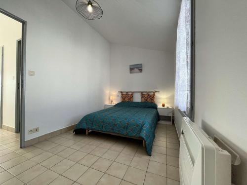 Кровать или кровати в номере Appartement Noirmoutier-en-l'Île, 2 pièces, 4 personnes - FR-1-224B-196