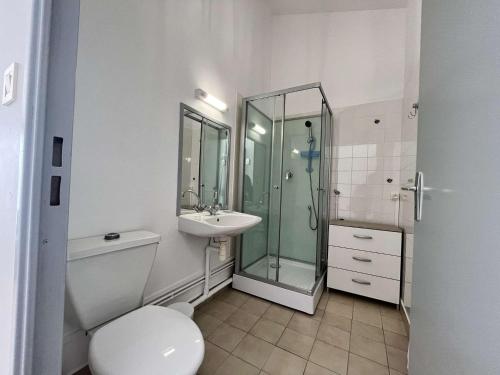 a bathroom with a toilet and a sink and a shower at Appartement cosy en centre-ville avec balcon, parking et à 10 min des plages - 4 couchages - FR-1-224B-196 in Noirmoutier-en-l'lle