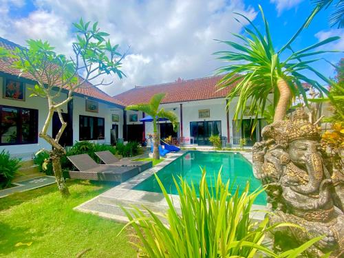 Hồ bơi trong/gần kubu pande canggu