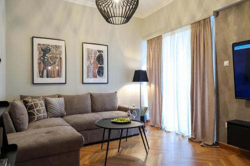 Prime location Athens Exec 2BD Apt by Live&Travel