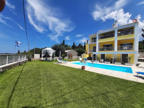 Bazén v ubytovaní Villa Ela Ferienappartements alebo v jeho blízkosti