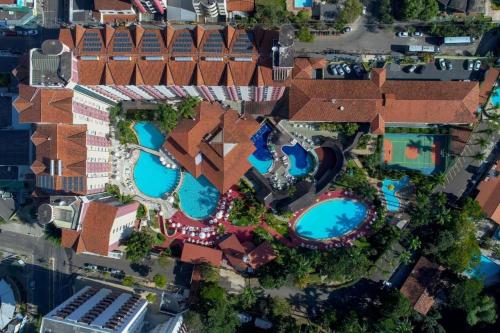 an overhead view of a resort with swimming pools at HotSprings Hotel in Caldas Novas