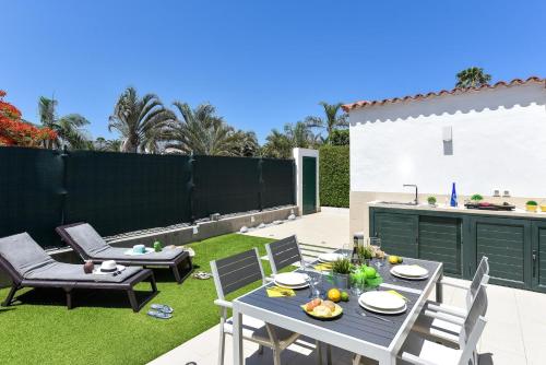 Zahrada ubytování Bungalow with terrace in Maspalomas DS50