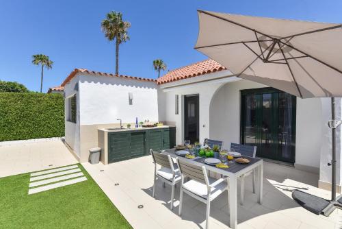 Bungalow with terrace in Maspalomas DS50 by VillaGranCanaria
