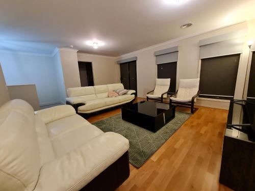 Χώρος καθιστικού στο Stylish House in Geelong for Large Family or Group