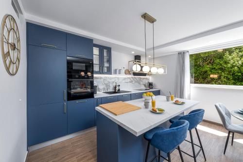 Blue Sky Apartment