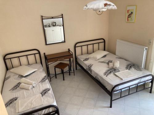 Postel nebo postele na pokoji v ubytování Polyxenis Rooms