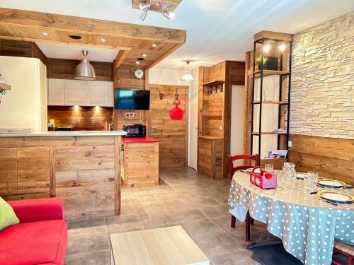 Appartement au cœur des Gets, balcon aménagé, proche pistes et commodités, 4 couchages - FR-1-623-240