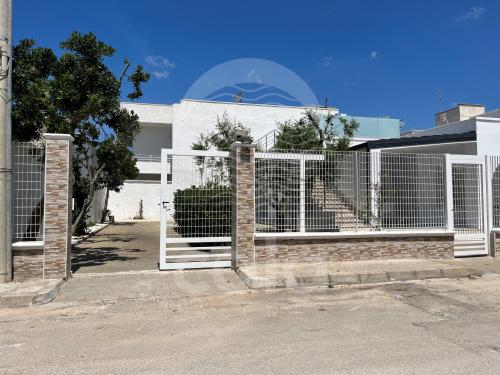 Το κτήριο όπου στεγάζεται  η παραθεριστική κατοικία