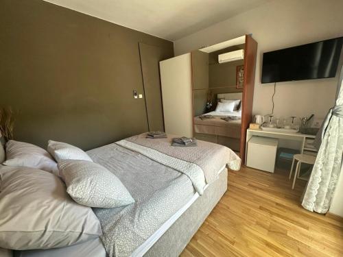 Ein Bett oder Betten in einem Zimmer der Unterkunft BonBon room and apartment