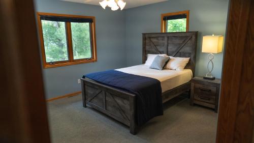 Postel nebo postele na pokoji v ubytování Webb Lake, Hackensack, Northern MN - 3 Bedroom, Sleeps 6