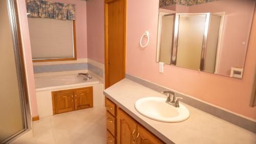 Koupelna v ubytování Webb Lake, Hackensack, Northern MN - 3 Bedroom, Sleeps 6