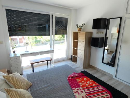 TV a/nebo společenská místnost v ubytování Chalet de diseño moderno en Sanxenxo