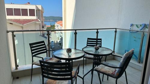 Ban công/sân hiên tại Ambassador apartment Bečići