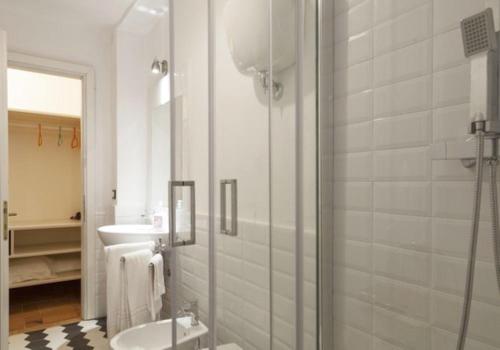 a bathroom with a shower and a sink at Affittacamere del Corso in Pienza