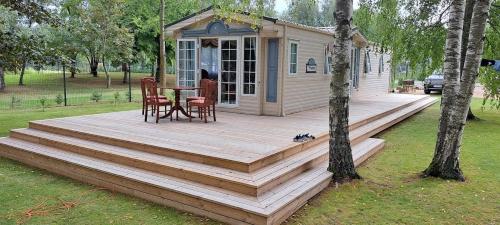 Taman di luar Namelis po beržais