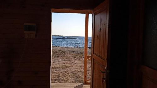 an open door with a view of the beach at OASİS AT AYFİLON in Rizokarpaso