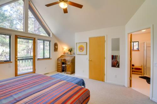 1 dormitorio con 1 cama y ventilador de techo en Pagosa Springs Chalet with Mtn Views, Near Downtown!, en Pagosa Springs