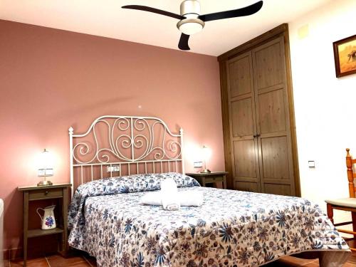 a bedroom with a bed and a ceiling fan at Quiet apartment in the heart of town with a large terrace l'Abatanador in Artesa de Segre