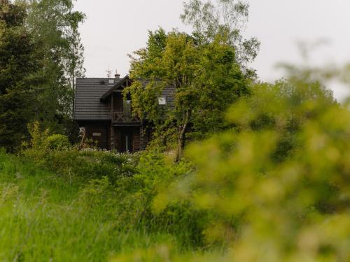 an old house in the middle of a field at Wideta in Smerek