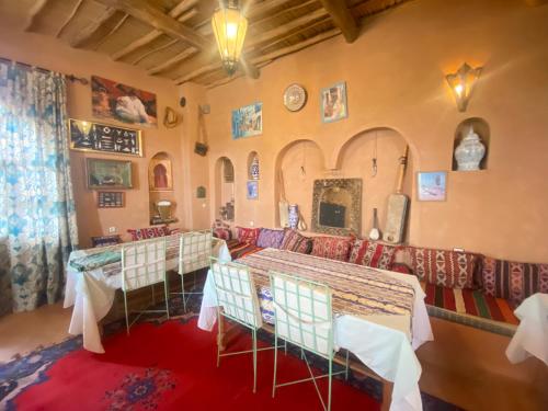 a dining room with a table and chairs in it at Riad Dar Barbara in Ouarzazate