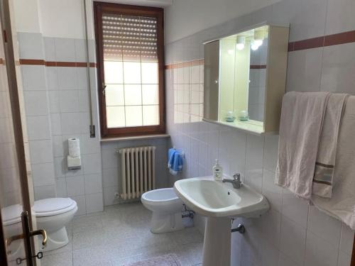 a bathroom with a sink and a toilet and a mirror at DodoHouse2 in Amandola