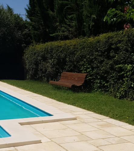 Piscina a La Maison Verte o a prop