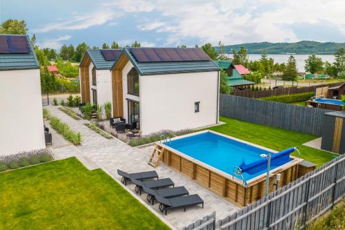 a backyard with a swimming pool and a house at SpaceroVa in Nadole