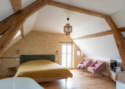 Postel nebo postele na pokoji v ubytování Gîte du Manoir de Berville