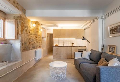 a living room with a couch and a table at Apartamento Basartena I Puerto Viejo in Getxo