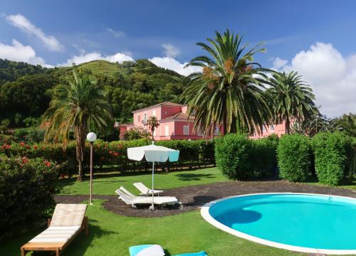 a yard with a swimming pool and a house at Solar de Lalém in Maia