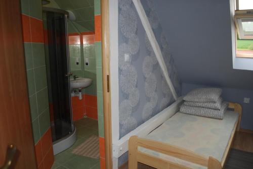 Vonios kambarys apgyvendinimo įstaigoje Noclegi u Matyldy