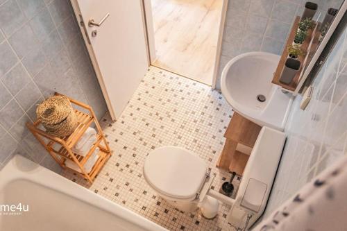 a small bathroom with a toilet and a sink at City-Apartment Straubing in Straubing