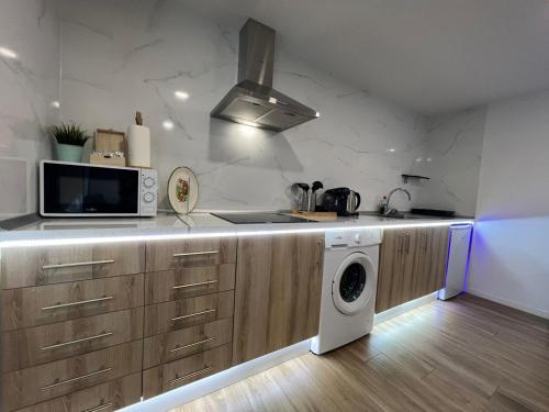 a kitchen with a washing machine and a microwave at Carbonell 1 in Valencia