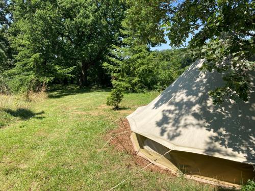 Gallery image of Tente bivouac Option bain chauffée au bois in Idrac-Respailles