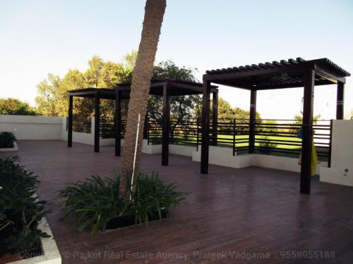 Ein Balkon oder eine Terrasse in der Unterkunft Palm Suite With Sky Terrace on 11th floor Fortune Serenity